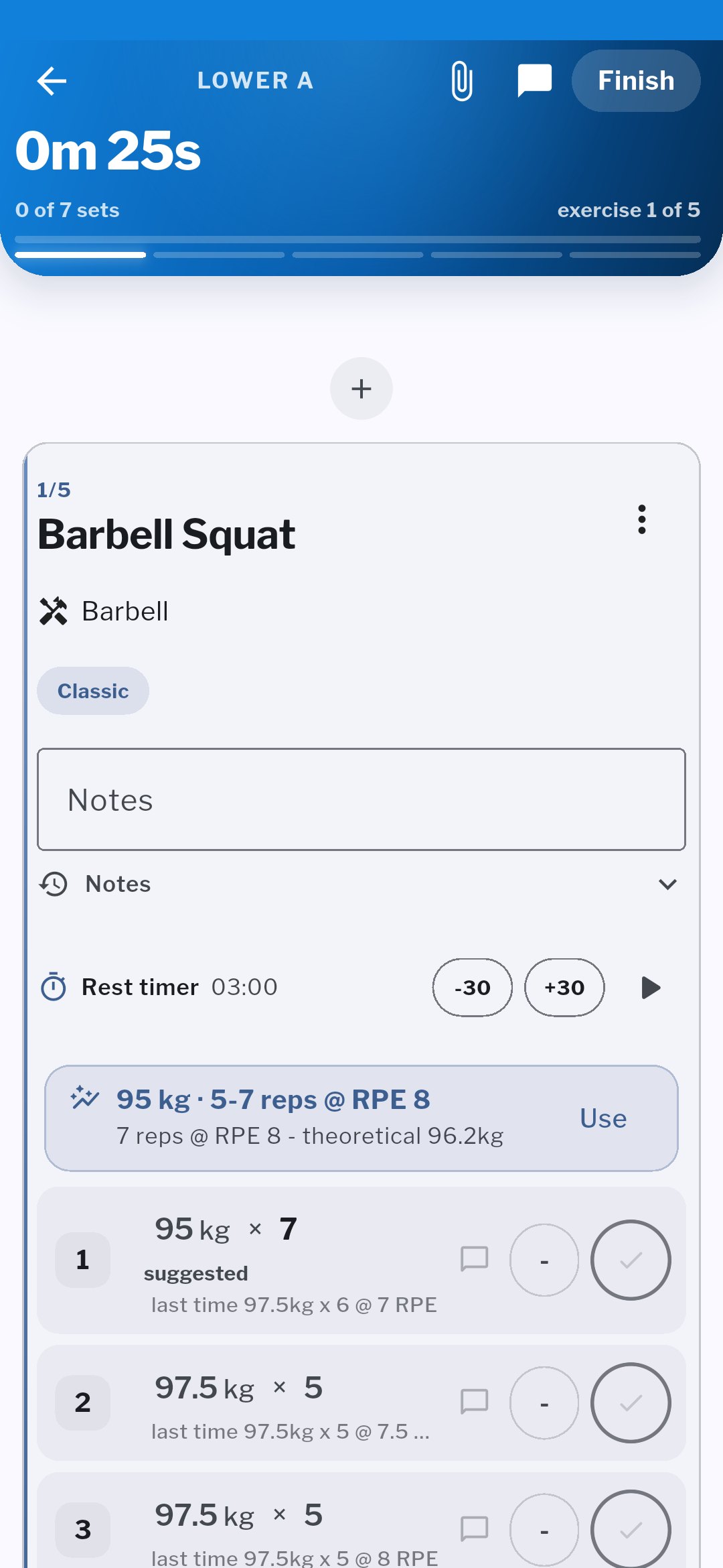Workout in progress in the Holymp app with the suggested load for the next set